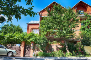 Guest House on Izumrudnaya ulitsa 24